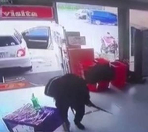 Hombres armados asaltan supermercado y se llevan G. 27 millones - Paraguay.com