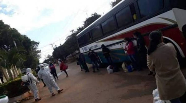 HOY / Paciente con Covid-19 abordó bus porque fue echada de su inquilinato