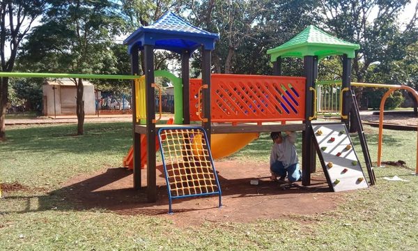 Municipalidad de Franco instala nuevo parque infantil en el barrio Santa Inés – Diario TNPRESS