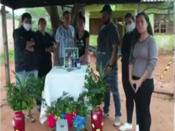 Masacre en Capiatá: vecinos limpian la casa y levantan un altar