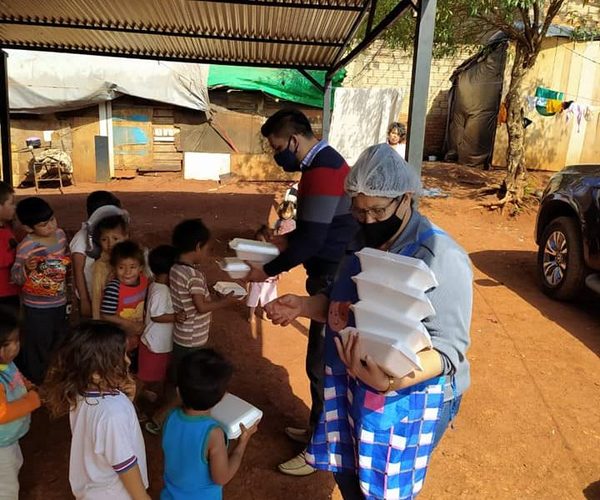 Carlos Portillo sigue entregando  alimentos con las ollas populares – Diario TNPRESS