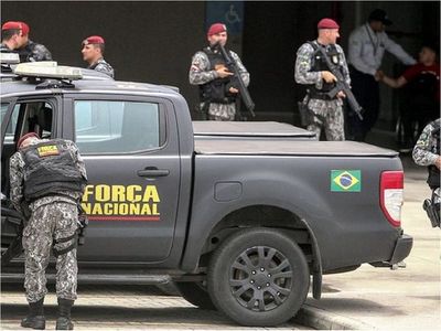 Alerta en la frontera tras masiva fuga de presos en el Brasil