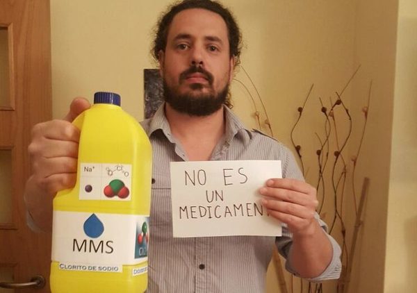 Salud advierte riesgos y prohíbe venta de “Solución mineral milagrosa” a base de lavandina.