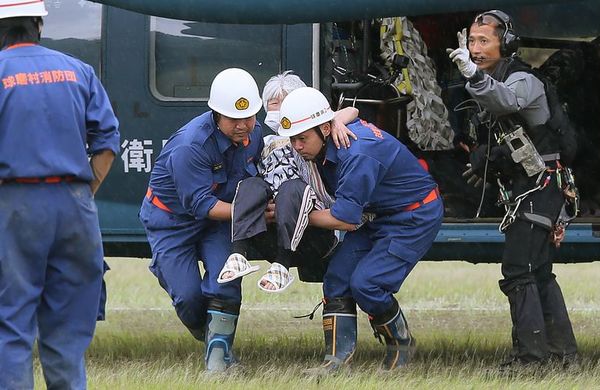 Japón intensifica operaciones de rescate tras devastadoras inundaciones - Mundo - ABC Color