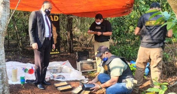 Salto del Guairá: Desmantelan laboratorio para procesar drogas » Ñanduti