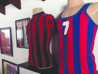 Abues de un hogar recibieron regalos gracias a una camiseta de básquet