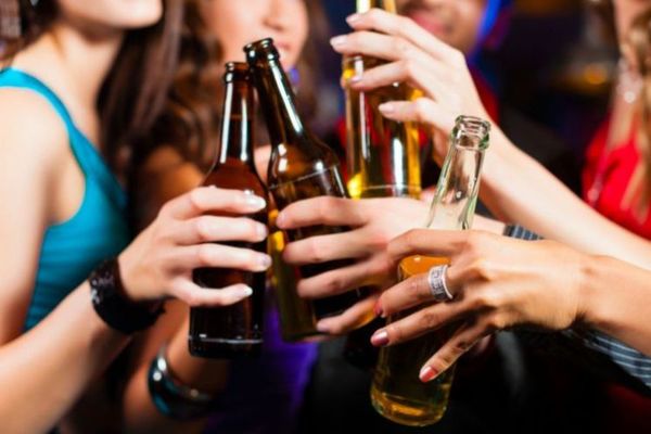 Fase 4 permitirá reuniones de amigos, pero sin alcohol