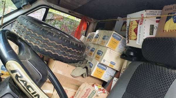 HOY / Detienen furgoneta llena de productos de contrabando