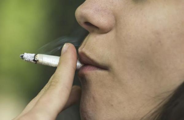 La OMS advierte que los fumadores tienen más riesgo de morir por Covid-19 - SNT