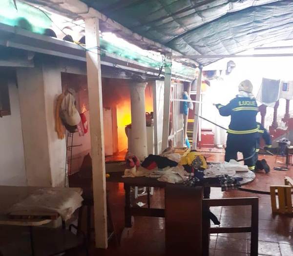 Incendio causa susto en el centro de Luque • Luque Noticias