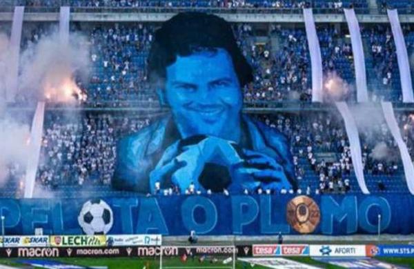 'Pelota o plomo': la amenaza de los hinchas de un equipo polaco con la cara de Pablo Escobar - SNT