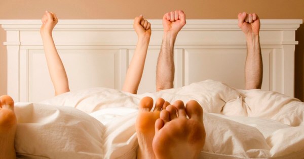 Sexo al menos una vez a la semana y sexting para parejas que no conviven, sugerencias modo COVID-19