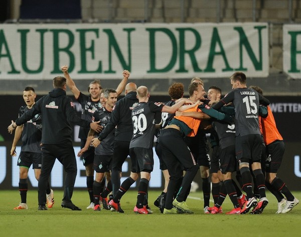 Werder Bremen logra la permanencia