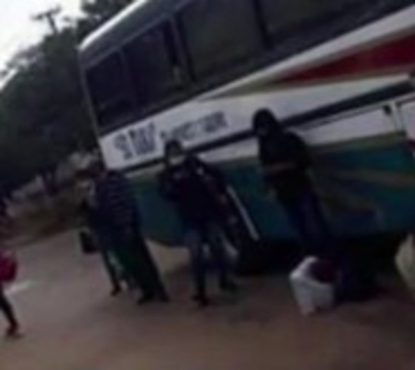 Paciente con covid-19 subió a bus con pasajeros sanos  - Paraguay.com
