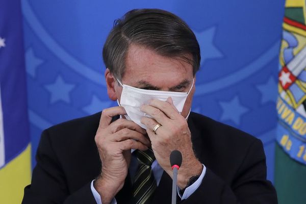 Bolsonaro se somete a radiografía de pulmón y hará nueva prueba de COVID-19 - Mundo - ABC Color