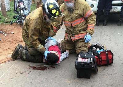 Motociclista sufre rotura de cadera y traumatismo de cráneo • Luque Noticias