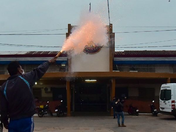 Reos de Tacumbú culminan protesta tras diálogo con la ministra de Justicia