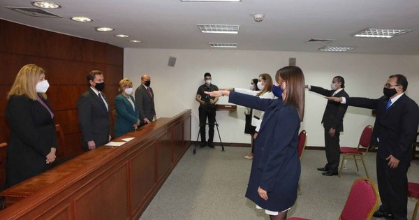 Ministros de la Corte tomaron juramento a jueces y fiscal adjunto del Alto Paraná