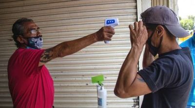 Termómetro infrarrojo: no mata neuronas y debe medirse en la frente