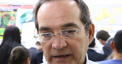“La respuesta para enfrentar la crisis no está tomando deuda”, dice Martín Burt