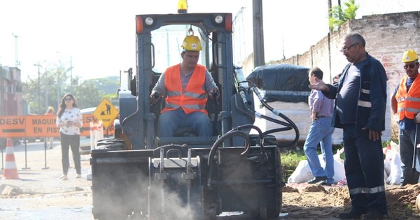 Ejecutan obras de alcantarillado