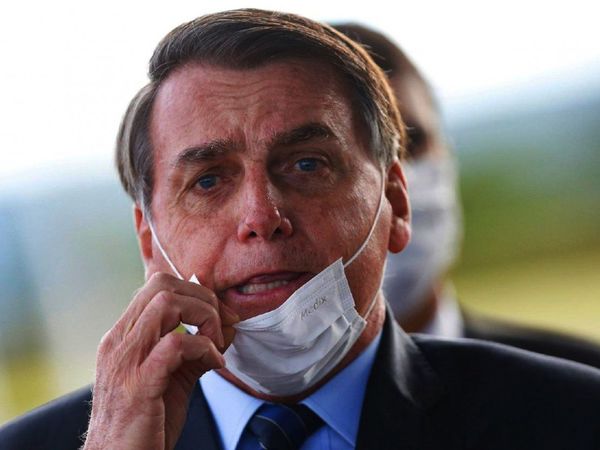 Tras eliminar el uso de máscaras, Bolsonaro tiene síntomas de Covid