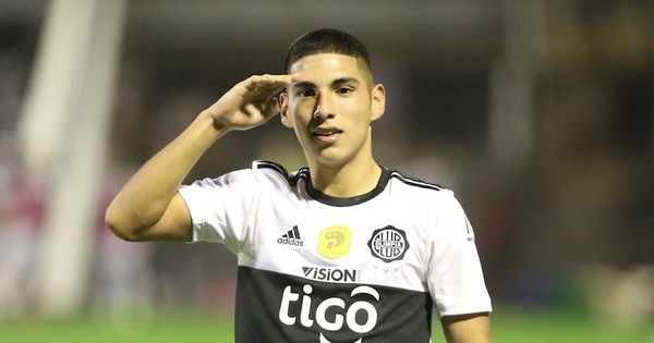 Papeleos finales para la ida de Erik López