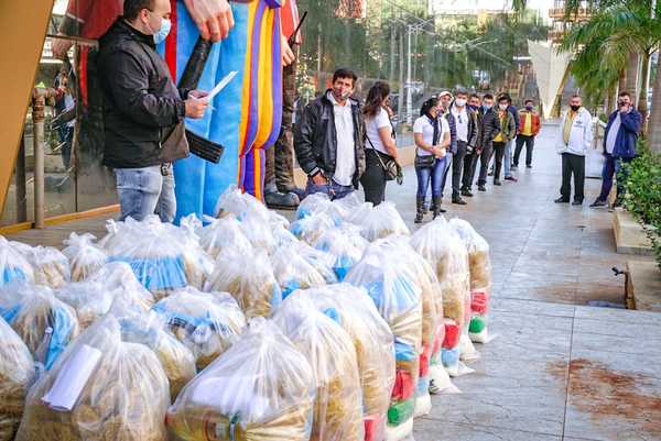RSE: Shopping Paris entrega víveres a funcionarios y trabajadores del volante
