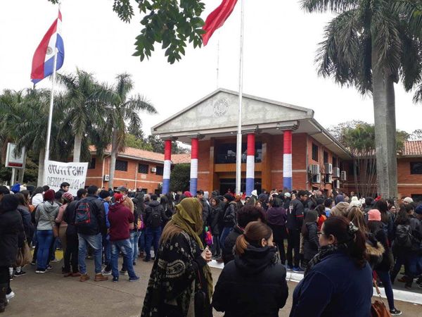 Universitarios se movilizarán en contra de recortes presupuestarios