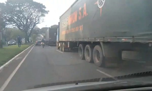 Camiones entorpecen tránsito en CDE