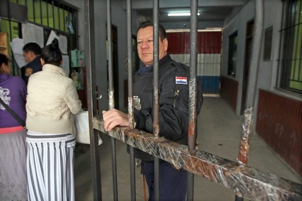 Ministerio de Justicia aguarda respuesta de Salud para permitir de nuevo visitas en cárceles