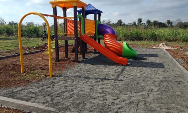 Instalan un parque infantil en  la plaza del barrio Santa Clara – Diario TNPRESS