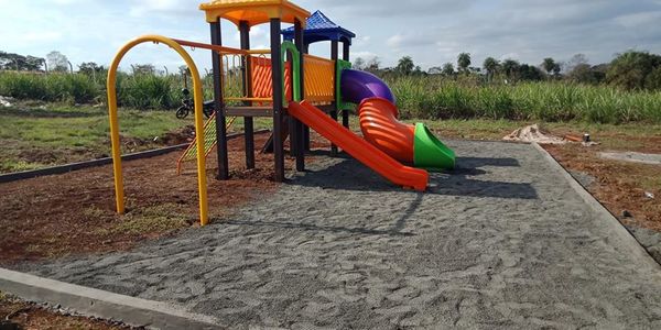 Instalan parques infantiles en Franco