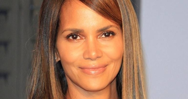 HOY / Halle Berry renuncia a un personaje transgénero tras polémica en redes