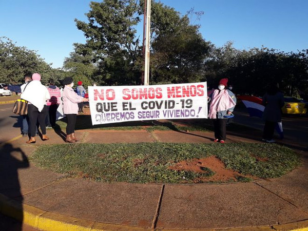 Pacientes oncológicas exigen continuar sus tratamientos en el Hospital Nacional de Itauguá