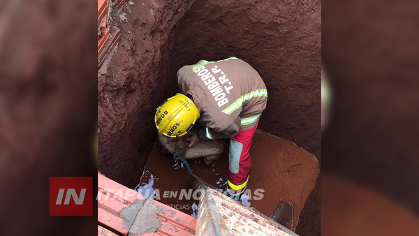 BOMBEROS DE TOMÁS R. PEREIRA RESCATARON A UN PERRO DE UN POZO.
