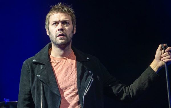 Cantante de Kasabian, condenado por golpear a su novia - Gente - ABC Color