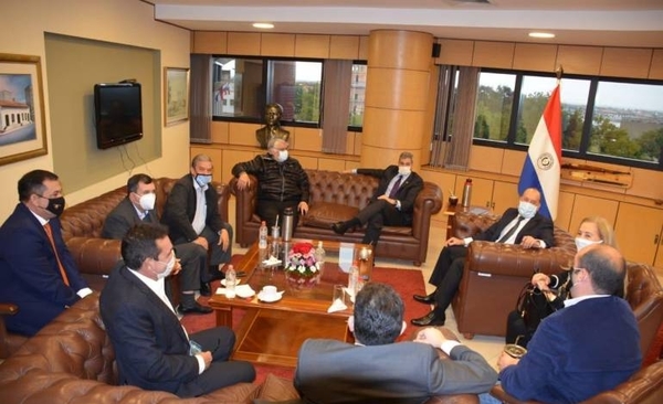 HOY / Abdo busca apoyo a plan de reactivación y senadores escucharán a ministros