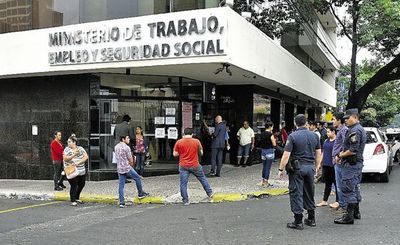 Aumento al 75% del subsidio por suspensión de contrato sería retroactivo - Nacionales - ABC Color