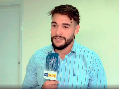 Sebastián Urbieta hablando en Tigo Sports
