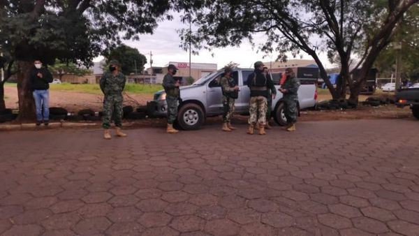 Comerciantes de neumáticos molestos por control militar