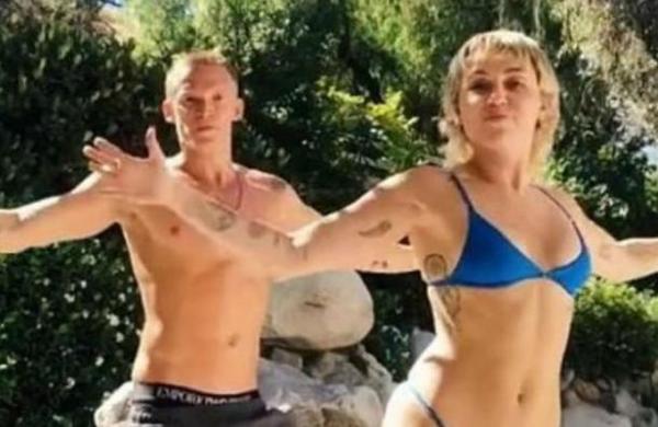 Miley Cyrus y Cody Simpson lo dan todo en su nueva coreografía de TikTok - SNT