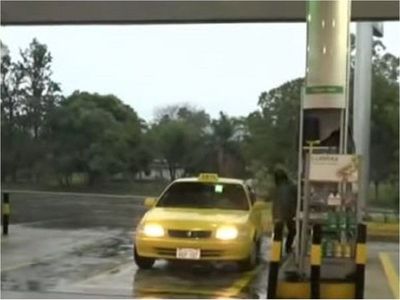 Perpetran violento asalto a estación de servicios