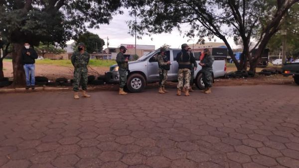 Vendedores de cubiertas, ofuscados por control militar en Pedro Juan Caballero