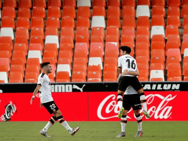 Valencia vence sobre el final a un sólido Valladolid