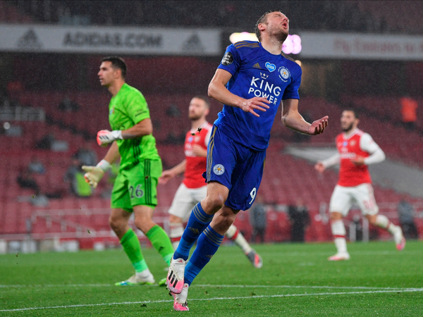 Arsenal y Leicester se estancan en Londres