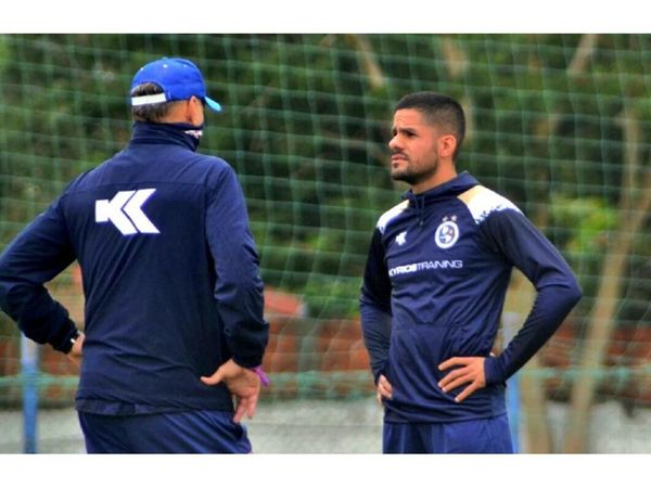 Juan Aguilar ya entrena a las órdenes de Islas