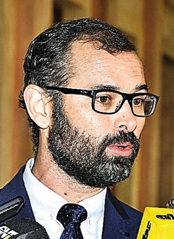 Gobierno sigue postergando   las compras consolidadas - Economía - ABC Color