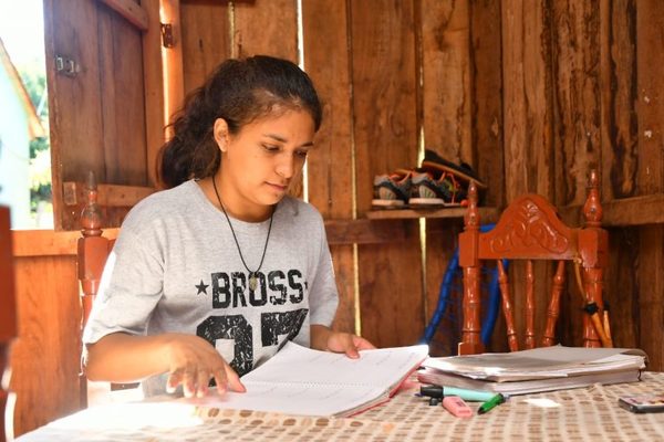 Lanzan becas de cursos de inglés para jóvenes paraguayos