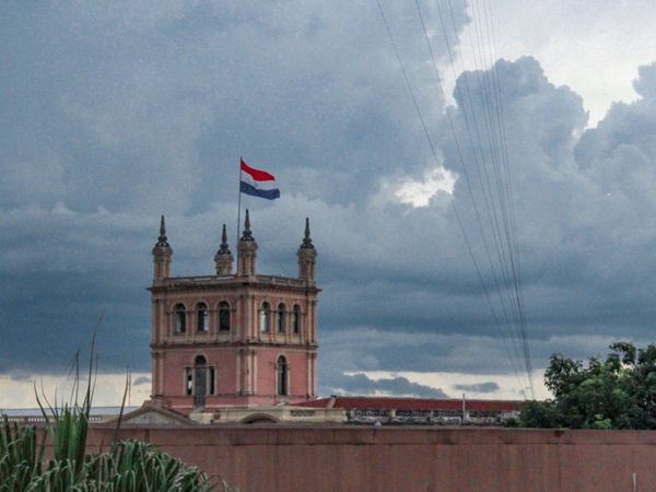 Miércoles con lluvias ligeras y bajas temperaturas